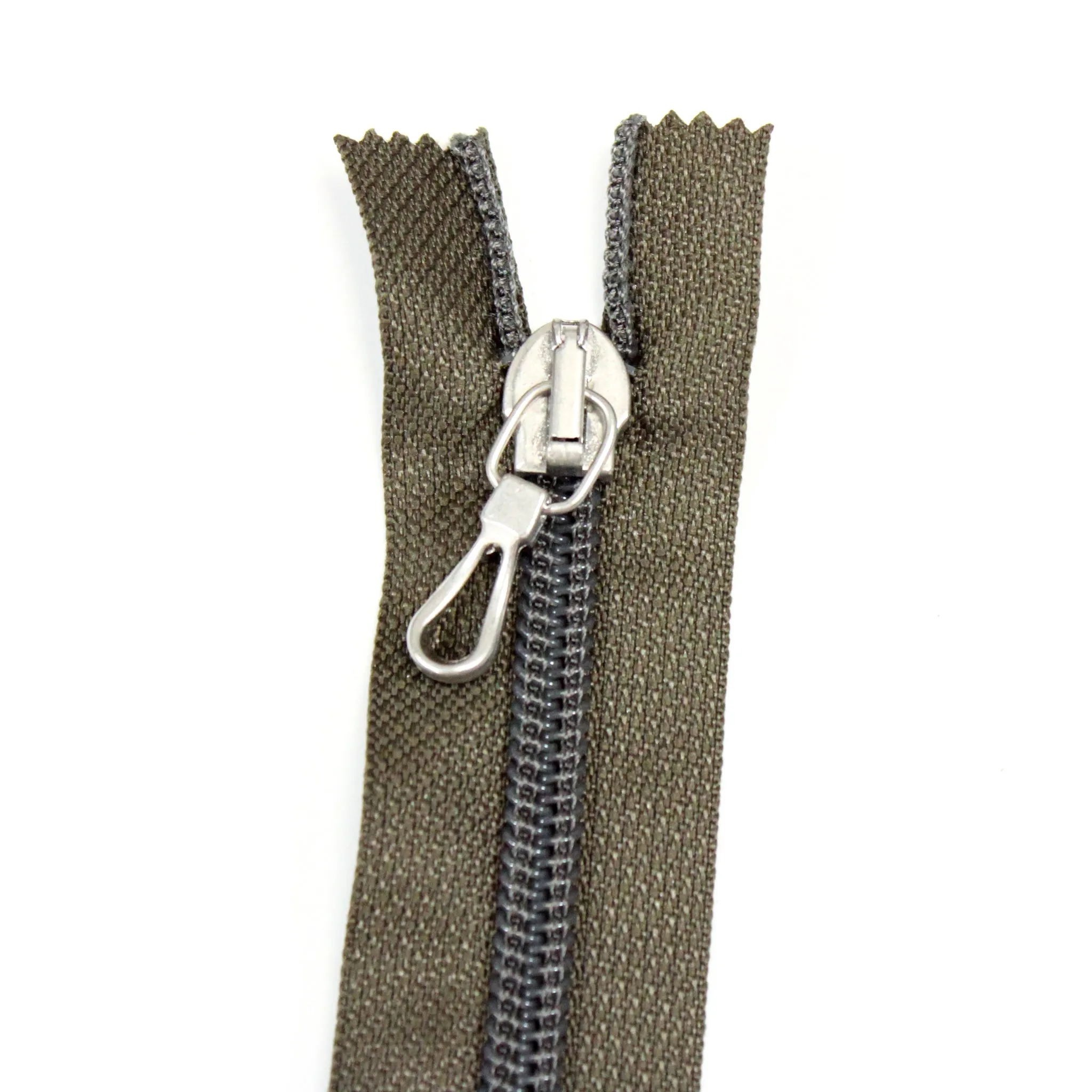 6" METAL PULL NYLON ZIPPERS (2 COLORS)