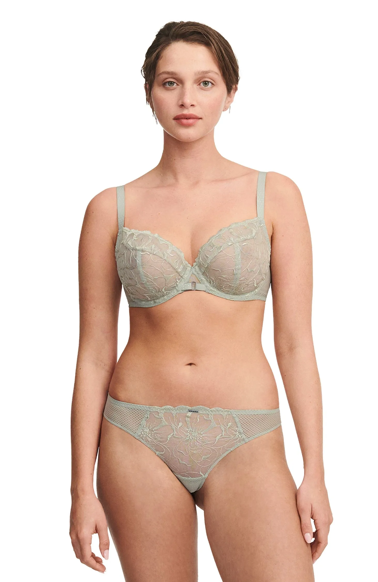 Fleurs Covering Underwire Bra and Tanga Set