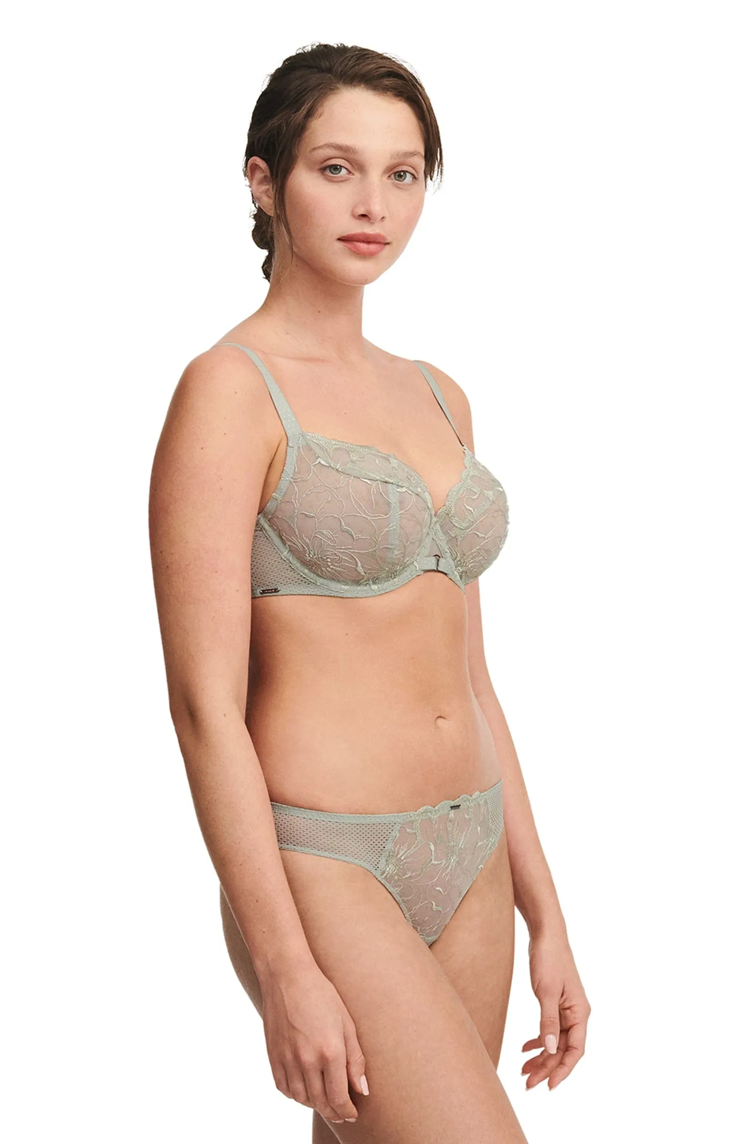 Fleurs Covering Underwire Bra and Tanga Set