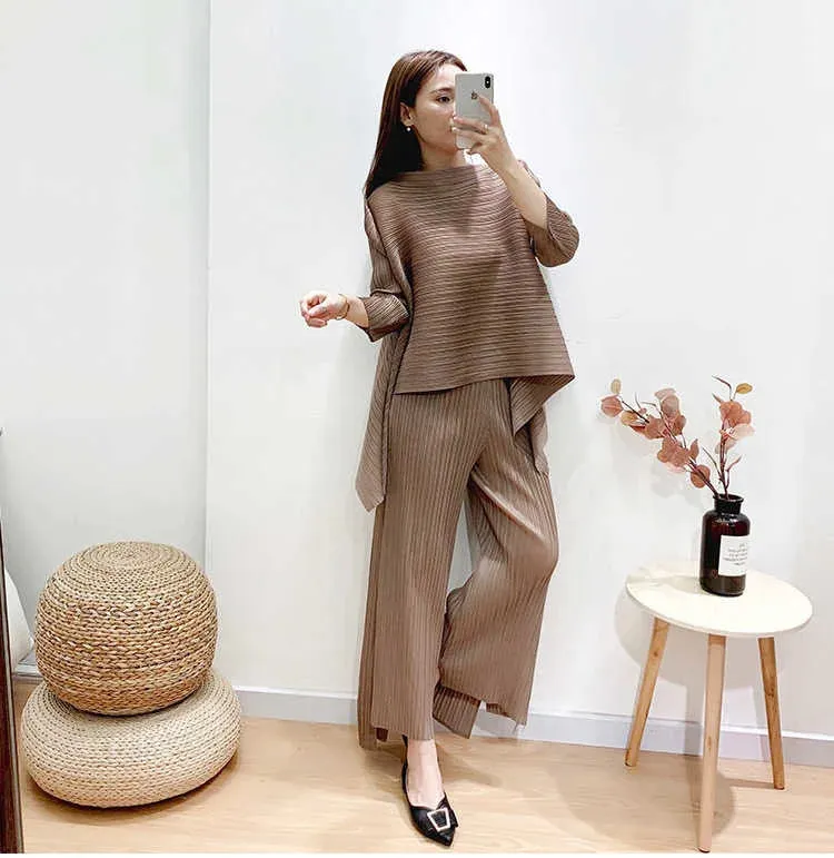 Women's Feminine 2 Piece Pleated Pants Set